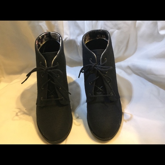 Short booties - Picture 3 of 3